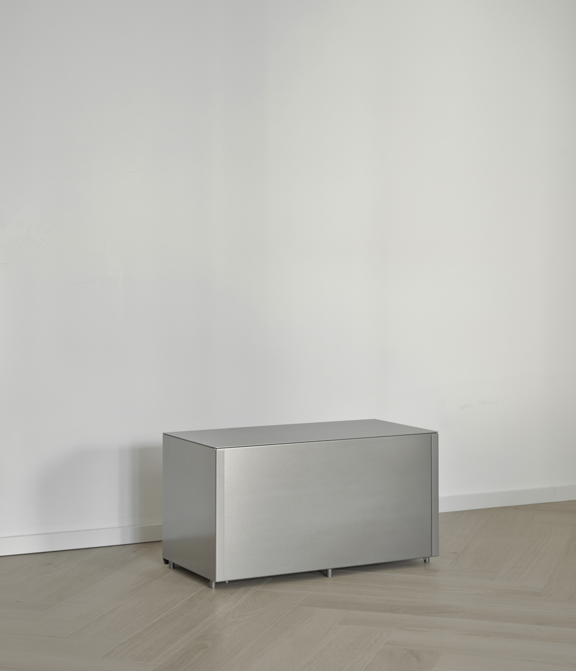 M85 aluminum shelf against a white wall on a wooden floor