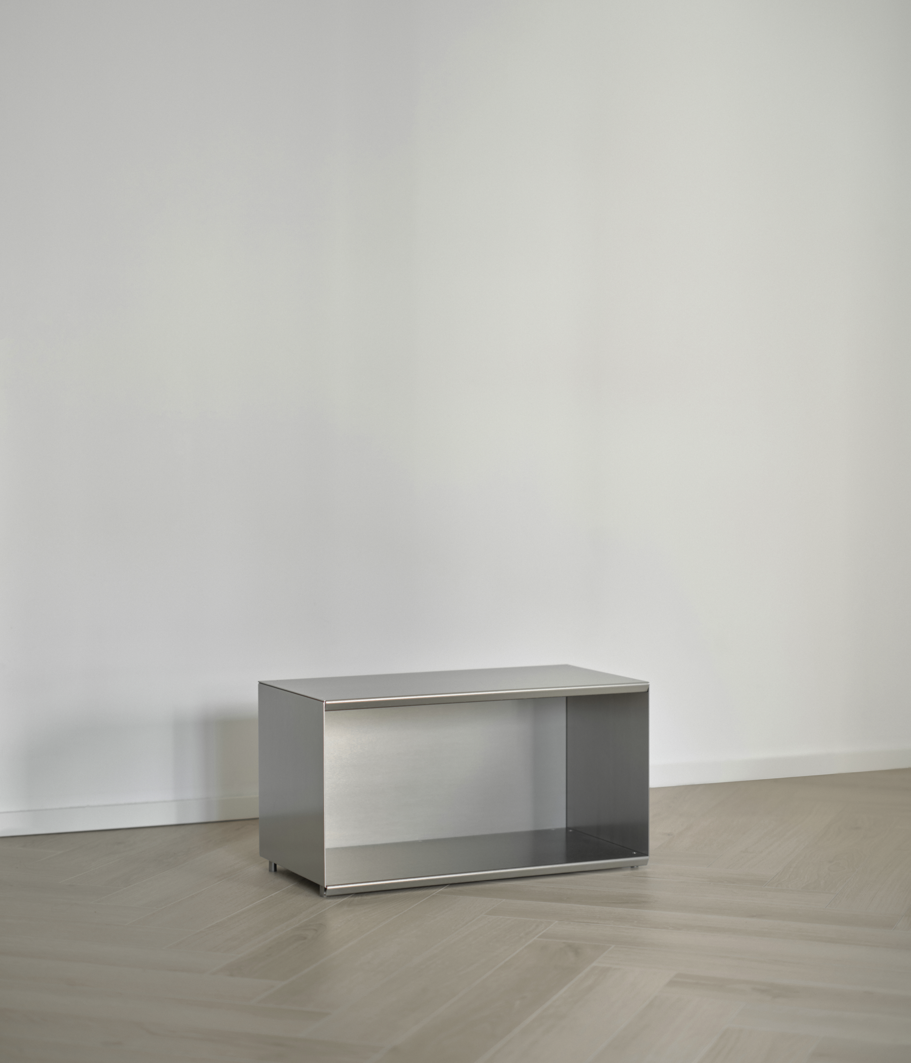 M85 aluminum shelf against a white wall on a wooden floor